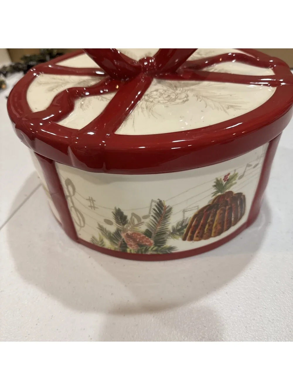 Williams-Sonoma large Christmas Carols cookie jar bow lid ceramic decor kitchen